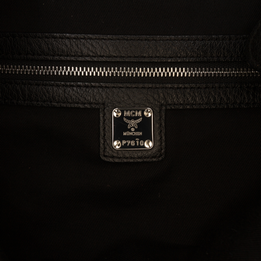 Pre-Loved MCM Large Visetos Embossed Calfskin Klara Hobo - Picture 5 of 7